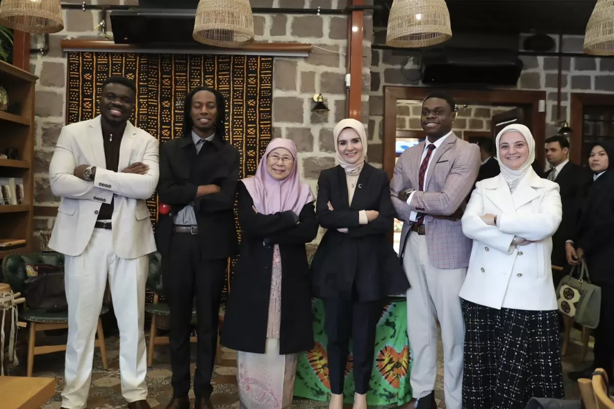 Malezya Başbakanı\'nın eşi Ankara\'da Afrika Evi\'ni ziyaret etti