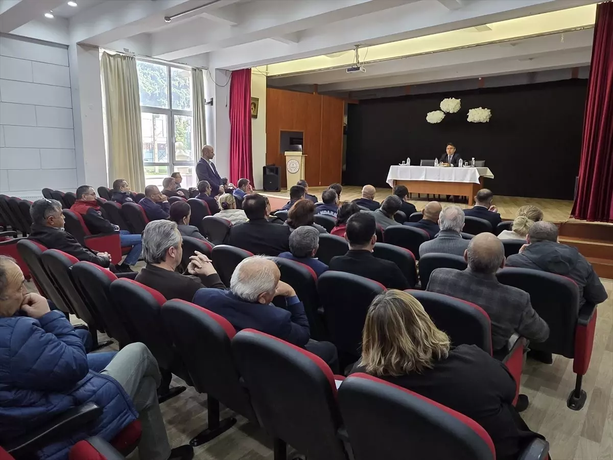 Marmaris\'te Muhtarlara Eğitim Toplantısı