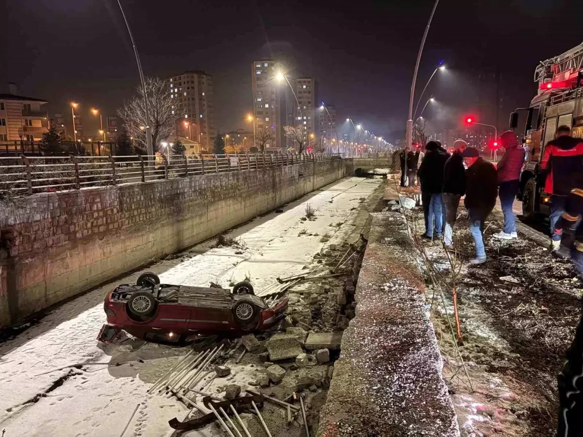 Kayseri\'de otomobil kanal’a uçtu