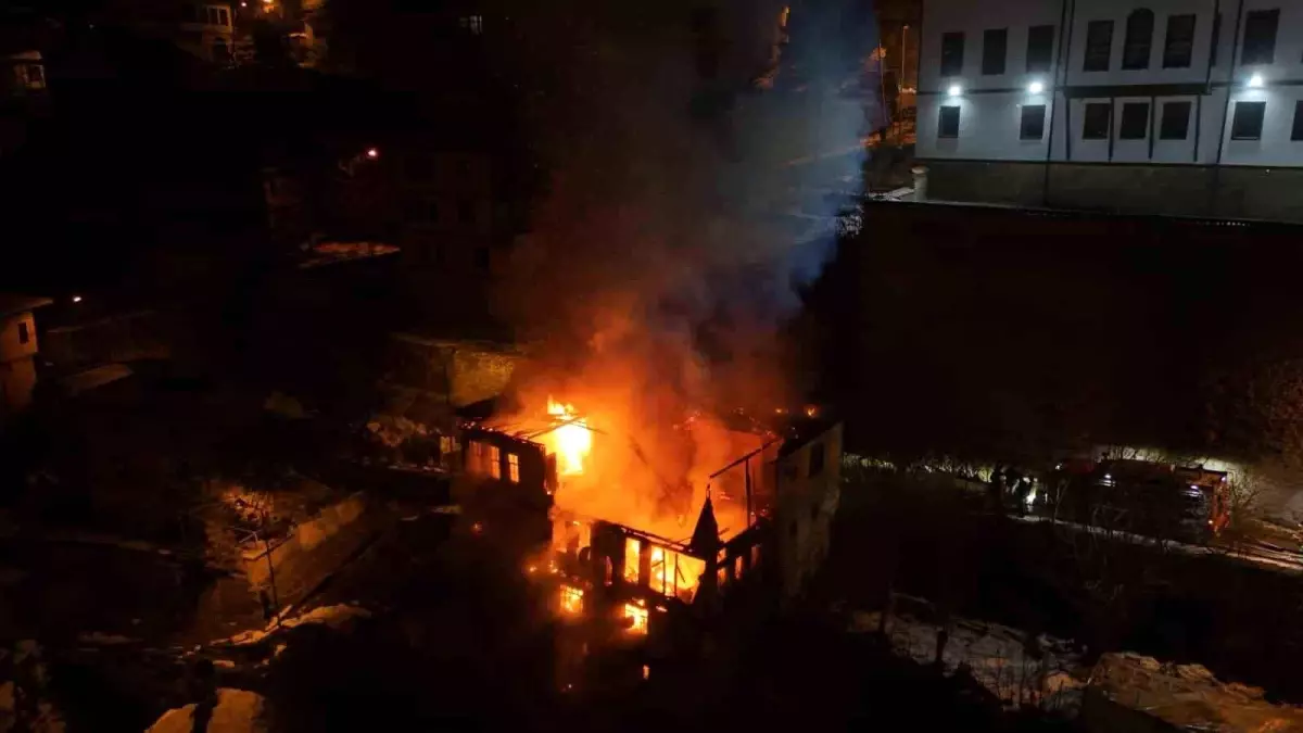 200 Yıllık Tarihi Konak Yangında Yok Oldu