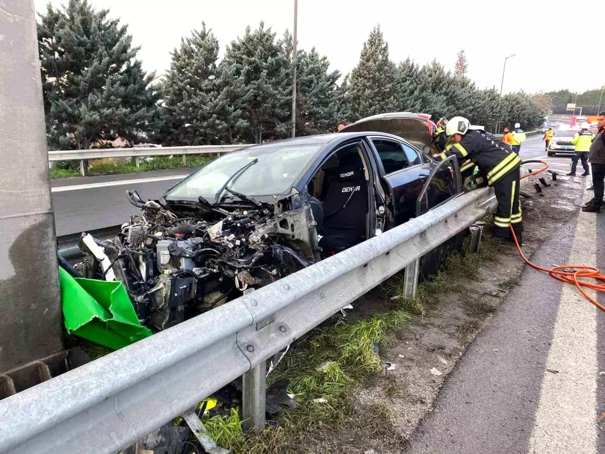 Kocaeli\'de Feci Kaza: Sürücü Yaralandı