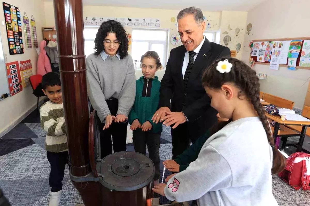 Vali Usta, Tek Öğretmenli Okulu Ziyaret Etti