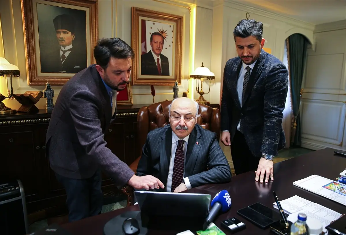 Vali Köşger \'Yılın Kareleri\' Oylamasına Katıldı