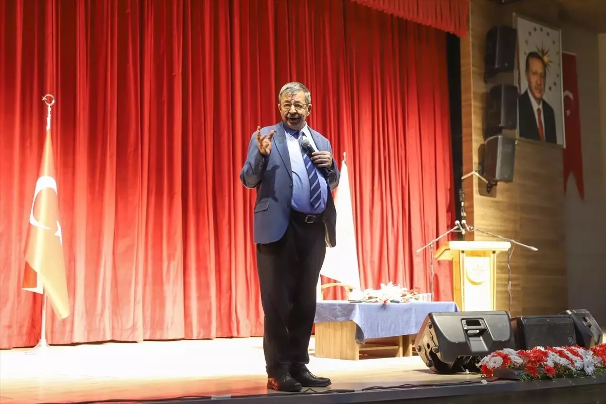 Hayati İnanç, Ardahan\'da Edebiyat Üzerine Konuştu