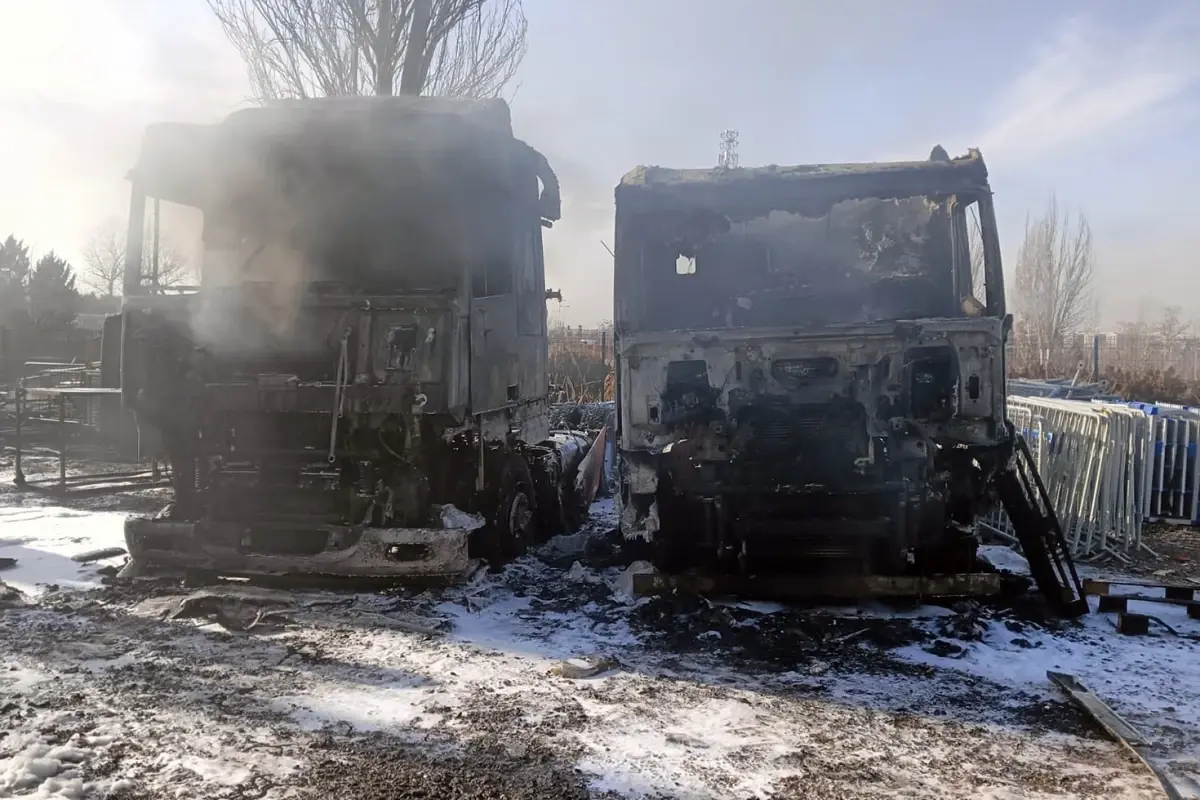 Yediemin otoparkında alkol yüklü tırlar yandı