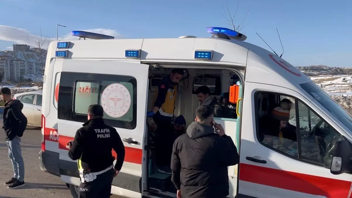 Adıyaman\'da devrilen motosikletin sürücüsü yaralandı