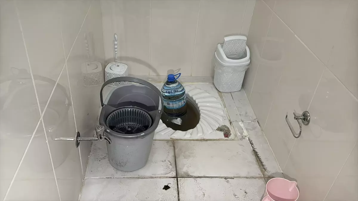 Afyonkarahisar\'da Şiddetli Rüzgar ve Sağanak