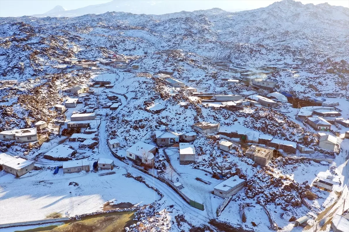 Ağrı Dağı\'nda Kar Manzarası