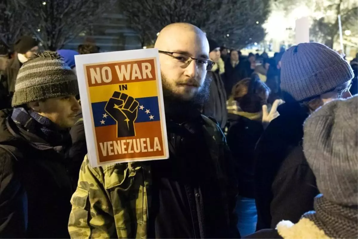 Budapeşte\'de ABD\'nin Venezuela Saldırısına Protesto