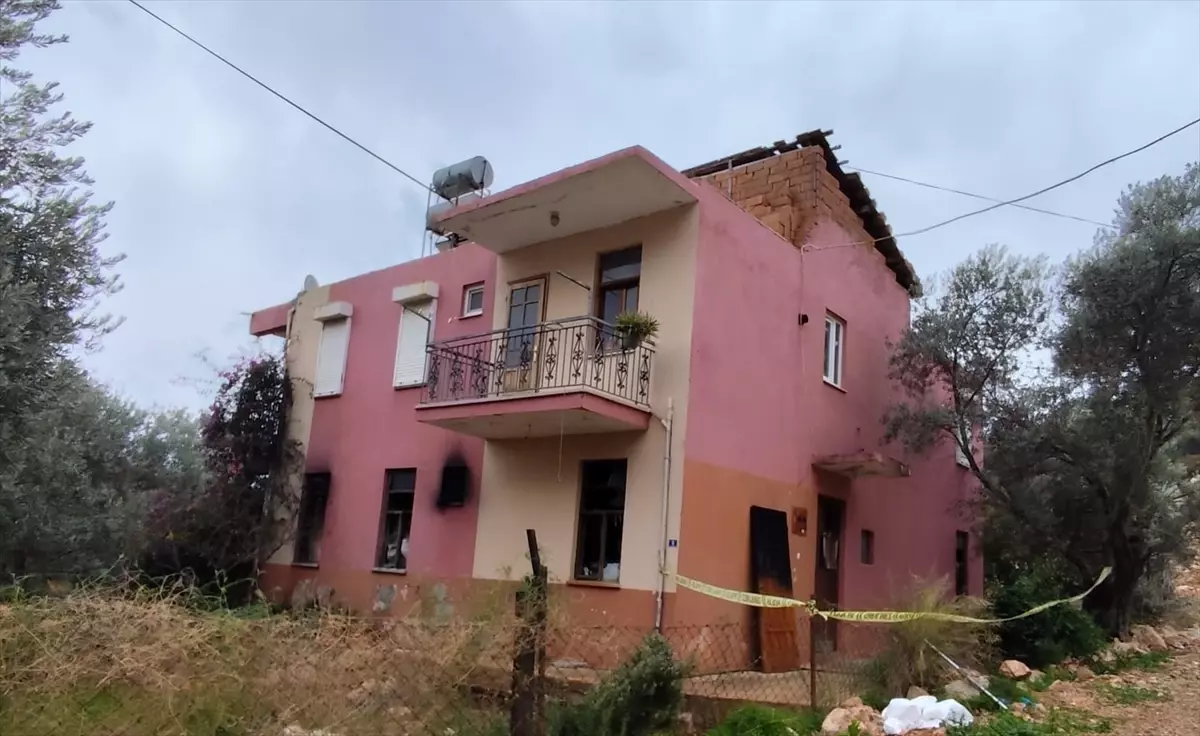 Kaş\'ta Ev Yangınında 1 Ölü