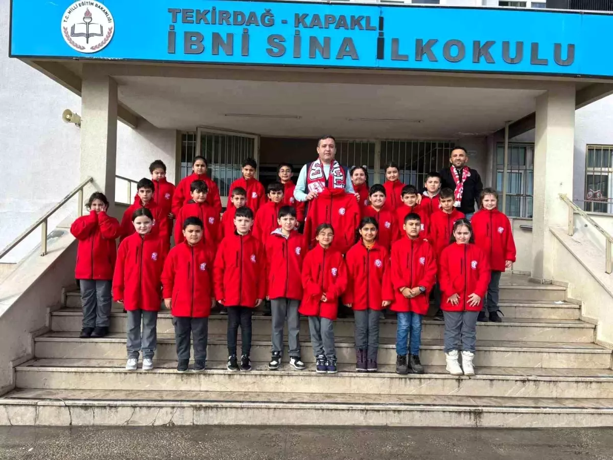 Antalyaspor\'dan İbni Sina İlkokulu\'na Hediye