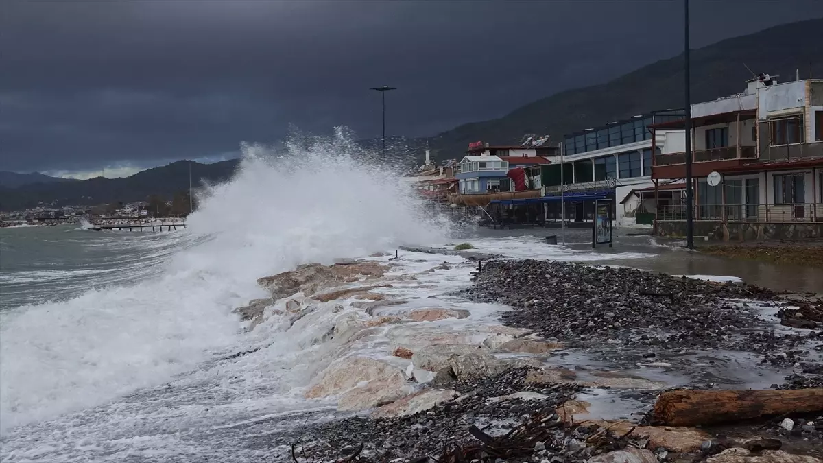 Edremit\'te Lodos Hayatı Olumsuz Etkiledi