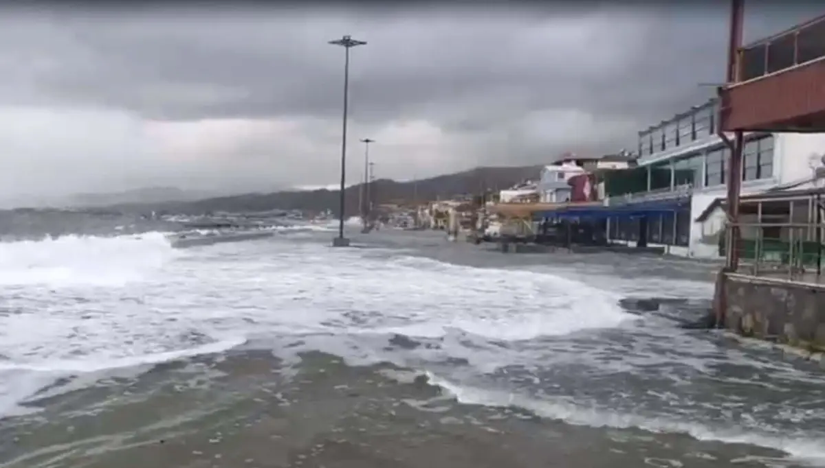 Edremit\'te Lodos ve Yüksek Dalga