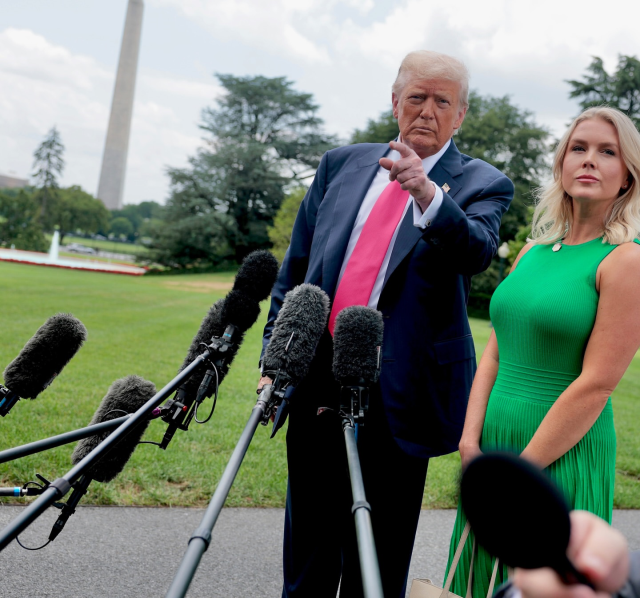 Beyaz Saray tarihinin en genç basın sözcüsü! Güzelliğiyle dikkat çekiyor