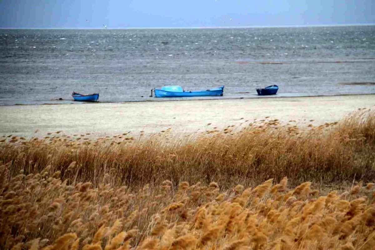 Beyşehir şiddetli fırtınaya teslim oldu