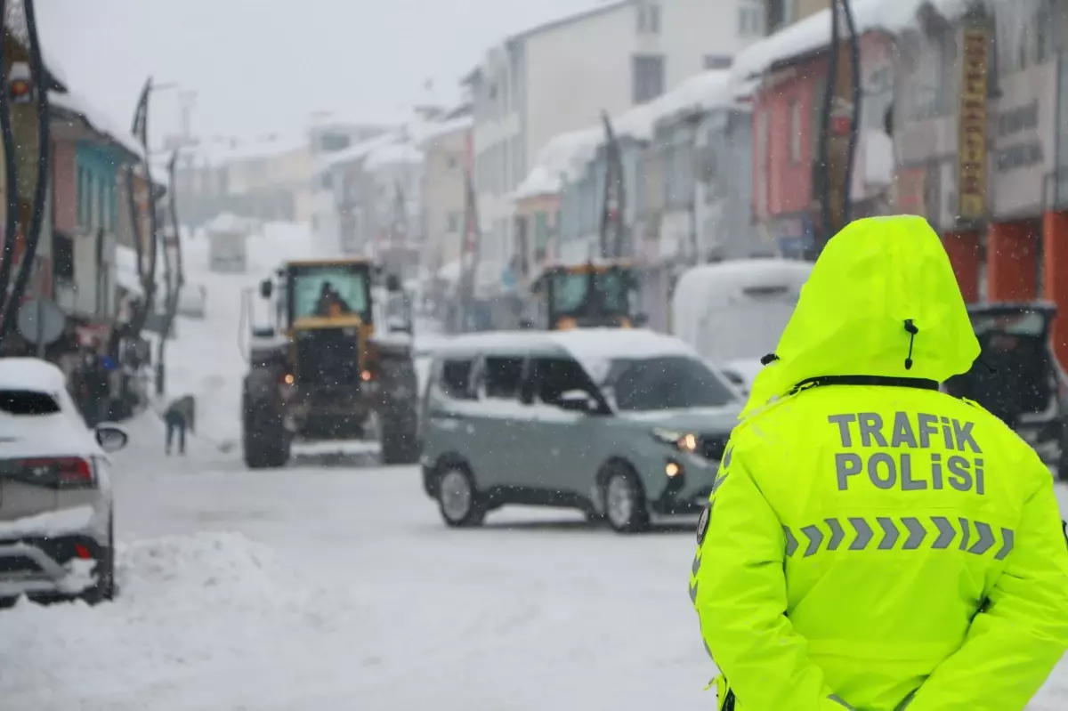 Bingöl\'de Eğitime Kar Engeli
