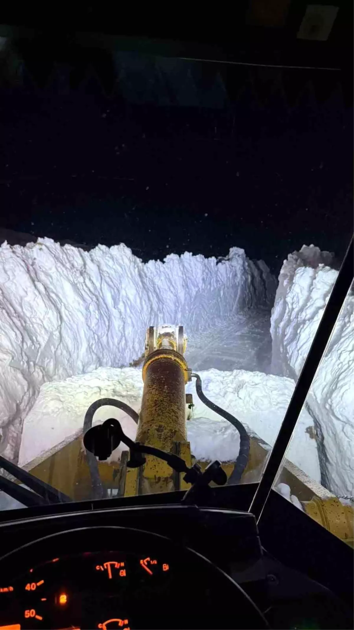 Bitlis\'te Kış Koşullarında Ulaşım İçin Mesai