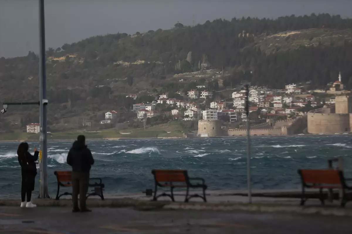 Çanakkale Boğazı\'nda Feribot Seferleri Yeniden Başladı