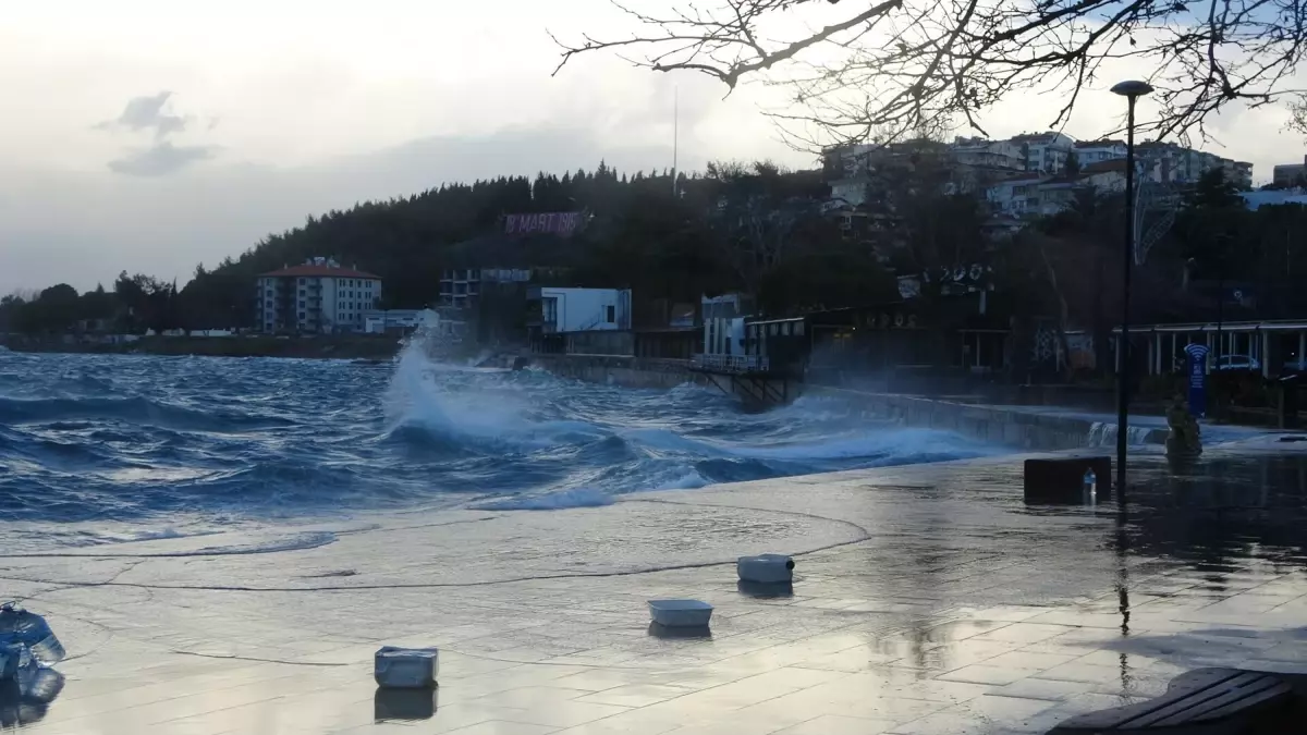 Çanakkale Boğazı\'nda Fırtına Sebebiyle Seferler İptal