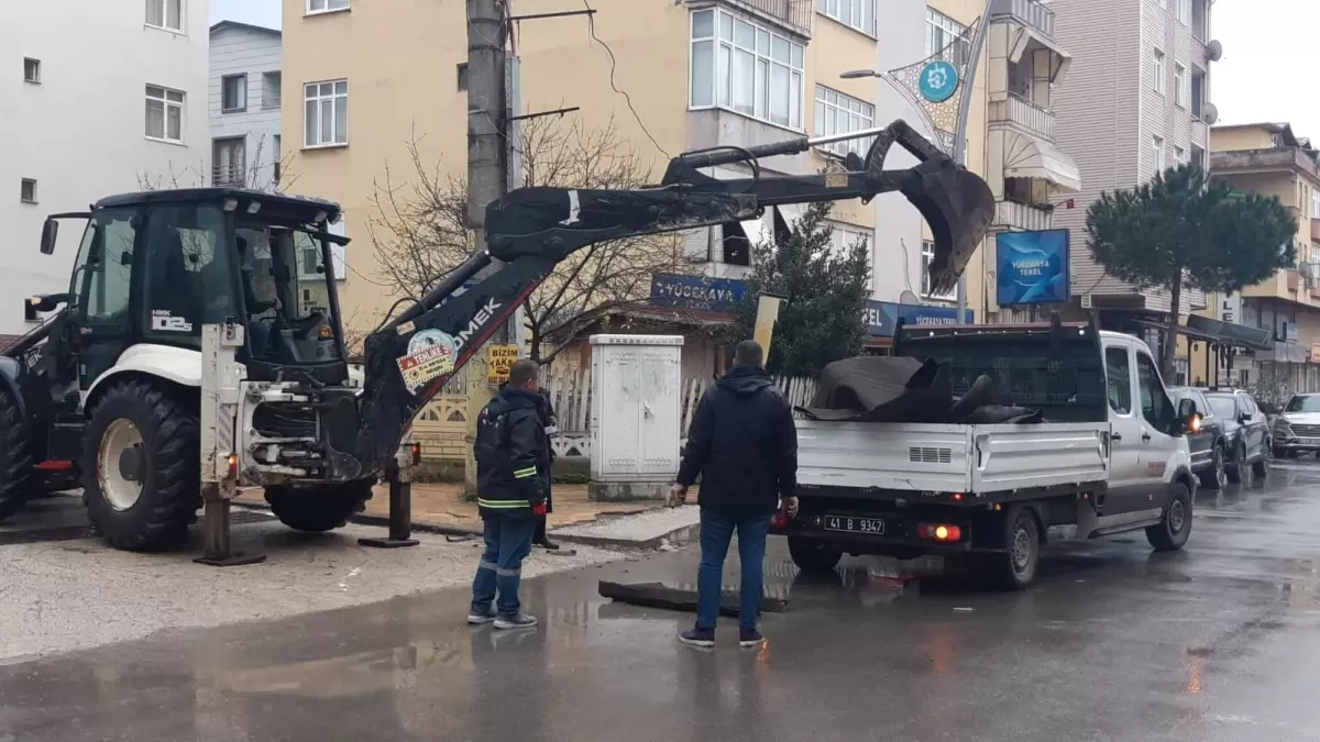 Körfez\'de Kuvvetli Rüzgar, Çatı Malzemesi Düşürdü