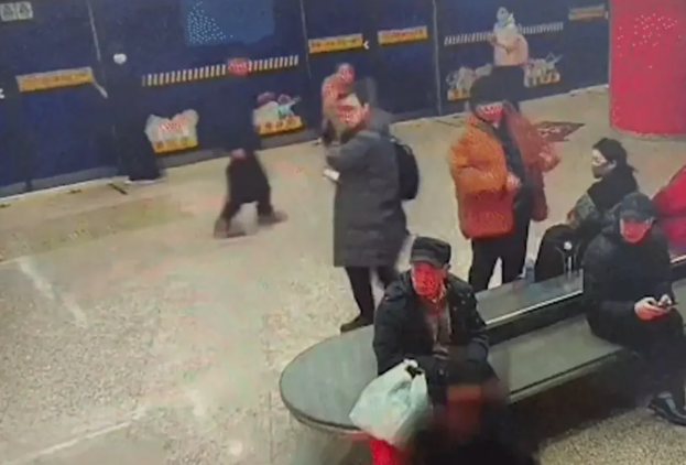 Cebindeki powerbank bomba gibi patlayan yolcu alevler içinde kaldı