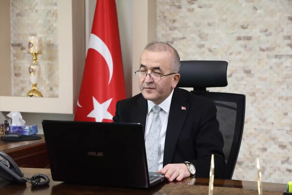 Vali Hatipoğlu \'Yılın Kareleri\' Oylamasına Katıldı