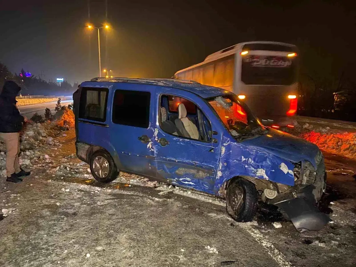 Elazığ\'da Trafik Kazası: 4 Yaralı