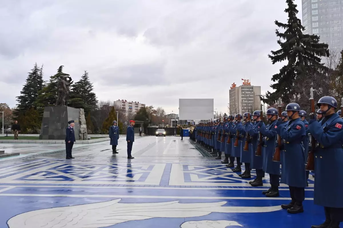 Hava Kuvvetleri Komutanı BAE\'li Yetkililerle Bir Araya Geldi