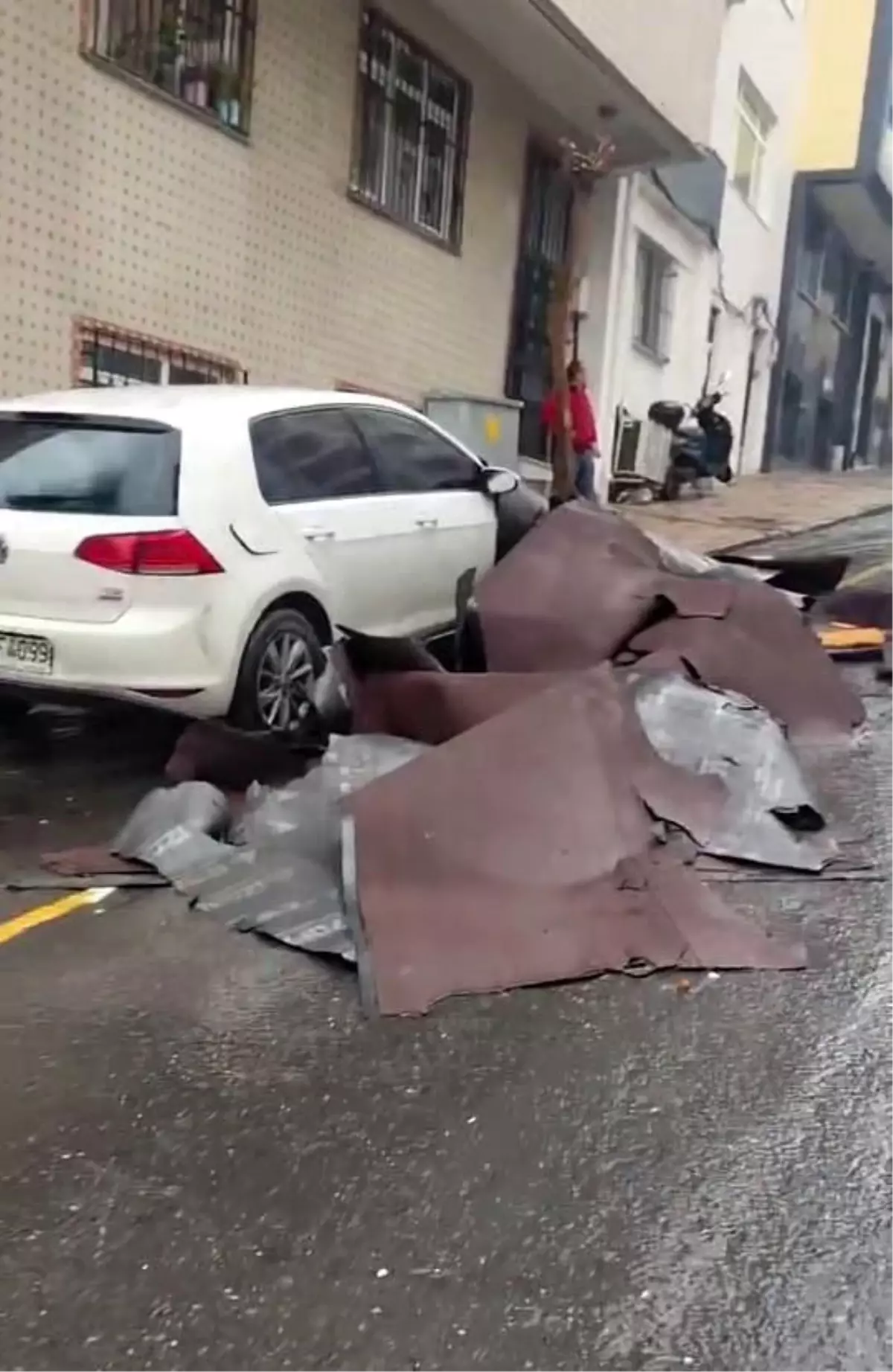 İstanbul\'da Şiddetli Lodos ve Yağış