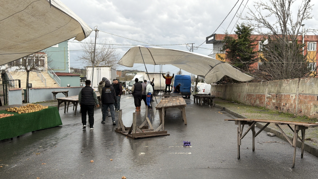 İstanbul'u fırtına vurdu! Dev dalgalar tekneyi oyuncak gibi savurdu İstanbul'u fırtına vurdu! Dev dalgalar tekneyi oyuncak gibi savurdu