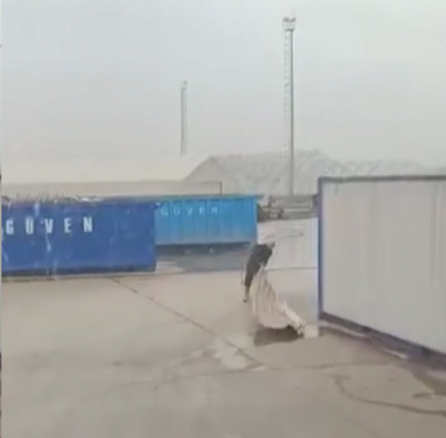 İstanbul'u fırtına vurdu! Dev dalgalar tekneyi oyuncak gibi savurdu İstanbul'u fırtına vurdu! Dev dalgalar tekneyi oyuncak gibi savurdu