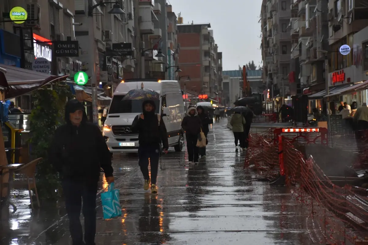 Kemeraltı Çarşısı\'nda Su Baskını