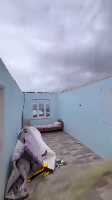 Kocaeli'de fırtına nedeniyle çatısı uçan evin son hali görüntülendi Kocaeli'de fırtına nedeniyle çatısı uçan evin son hali görüntülendi