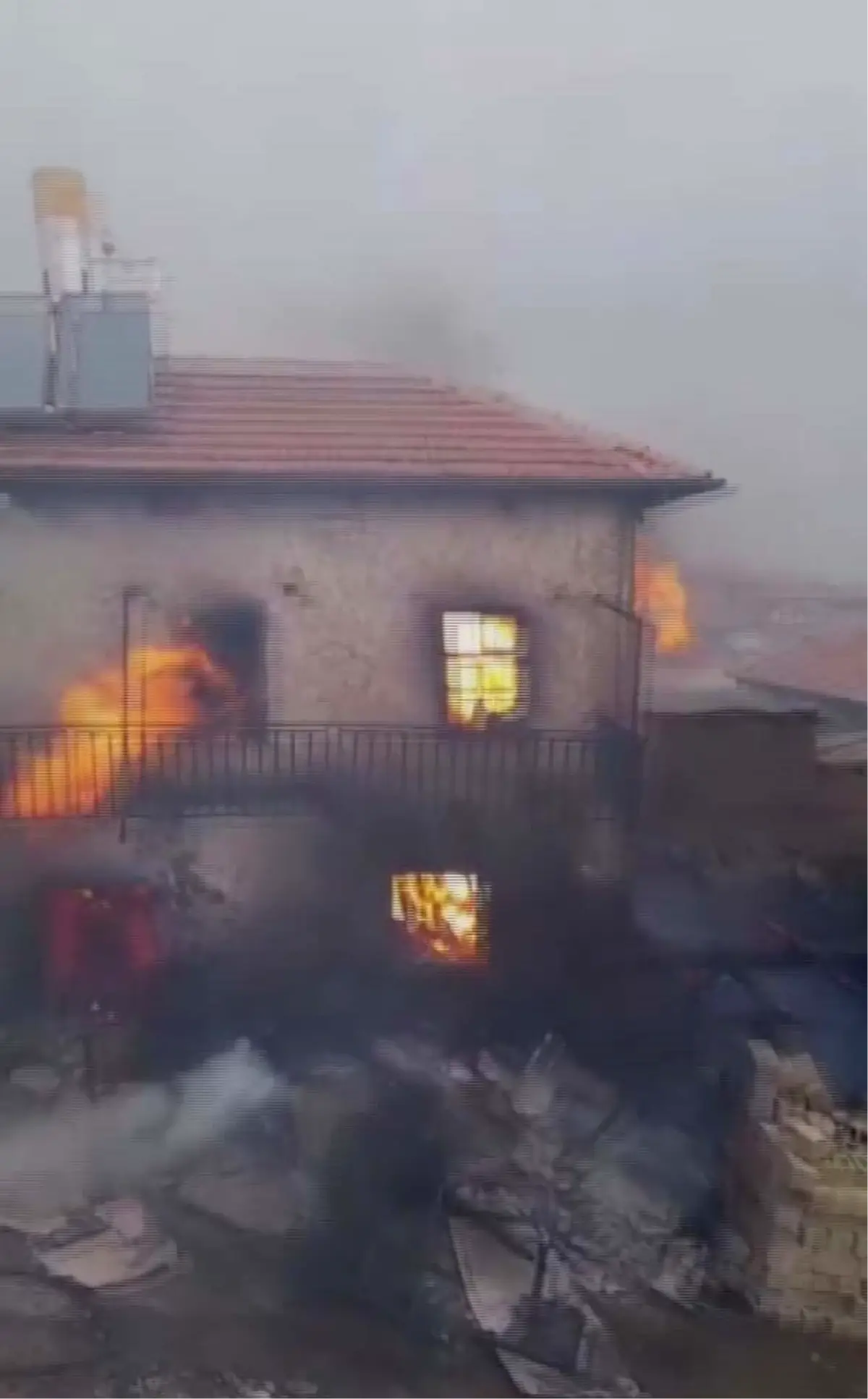 Ereğli\'de Fırtına Ev Yaktı