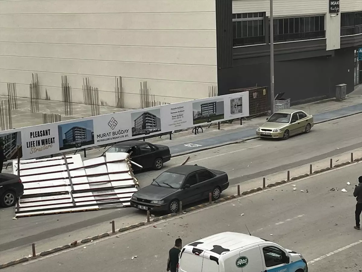 Konya\'da Fırtına Hayatı Olumsuz Etkiliyor