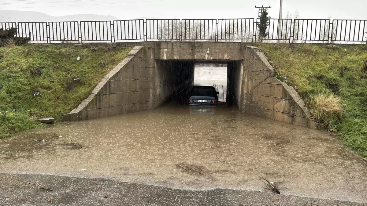 Kütahya\'da Sağanak Yağış Hayatı Olumsuz Etkiledi
