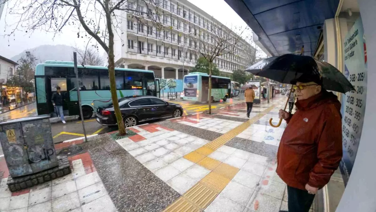 Manisa\'da Şiddetli Fırtına ve Yağış