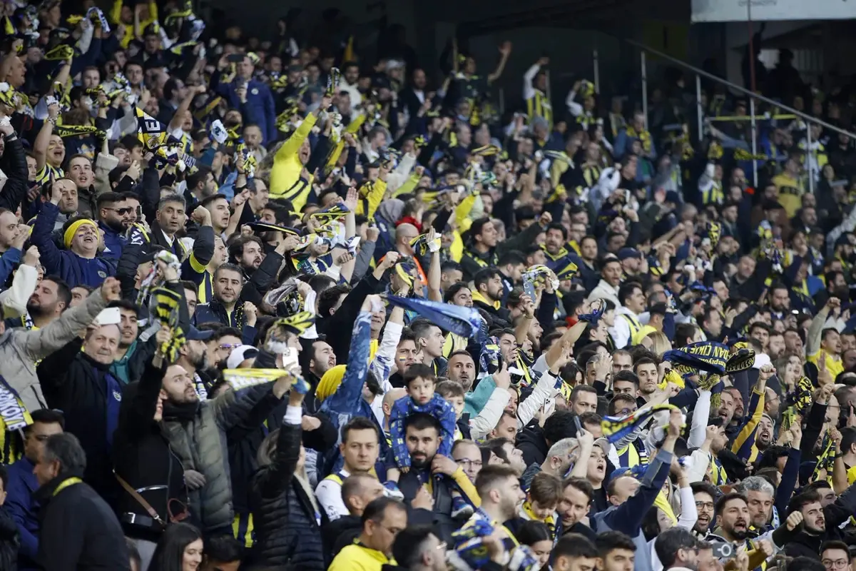 Fener\'in yeni yıldızını taşıyan uçak İstanbul\'a indi