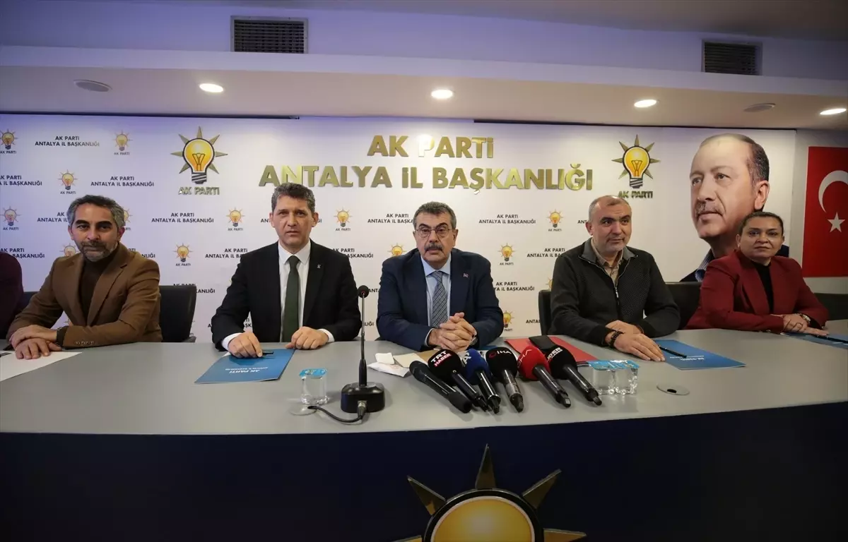 Bakan Tekin\'den Yolsuzluk Eleştirisi