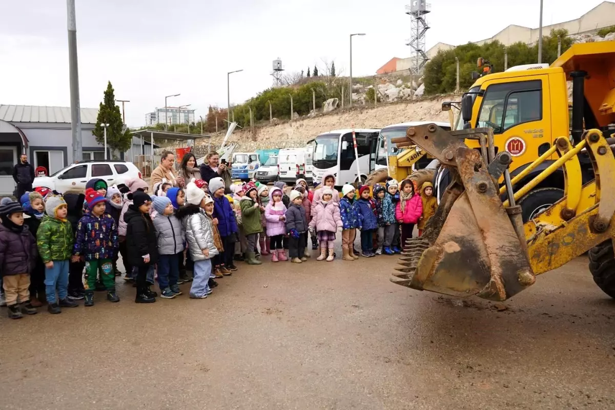 Minik öğrenciler Bilecik Belediyesi Atölye Birimi\'ni gezdi