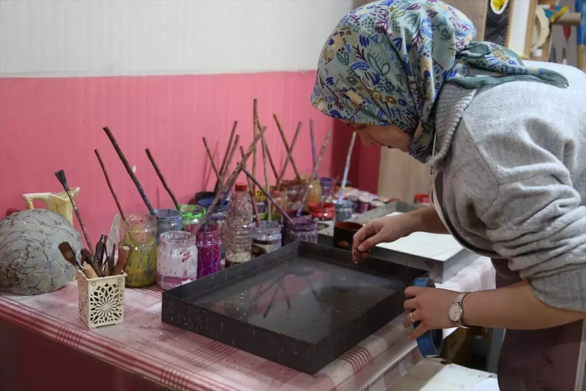 Muş\'ta şehit yakınları ve gazilere yönelik "ebru kursu" açıldı