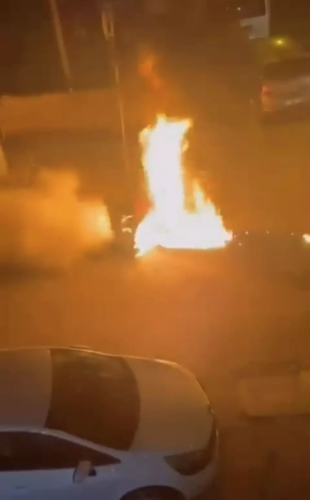 Pendik\'te Şüpheli Motosikletini Ateşe Verdi