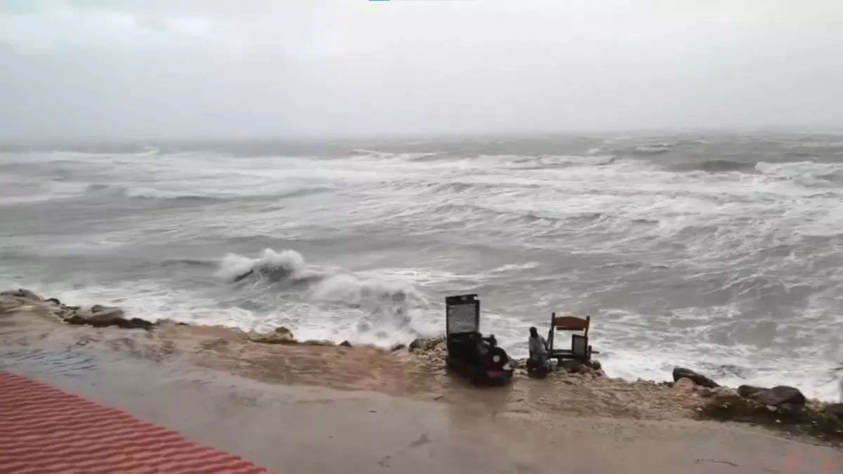 Keşan\'da Kuvvetli Lodos Etkili