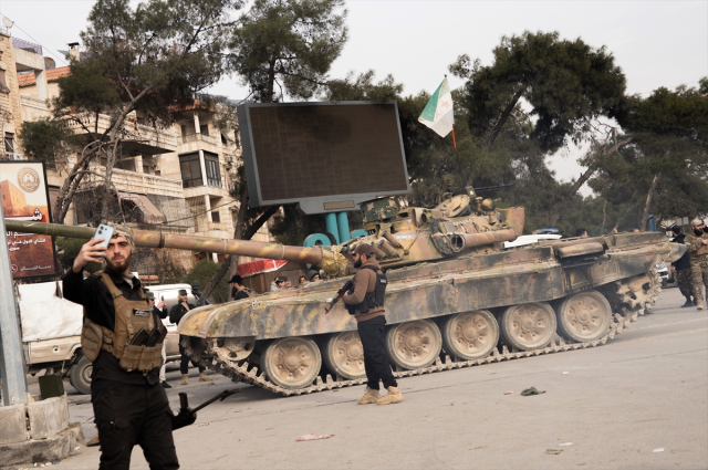 Suriye ordusu, Halep'te PKK/YPG işgalindeki bölgeye girmeye başladı