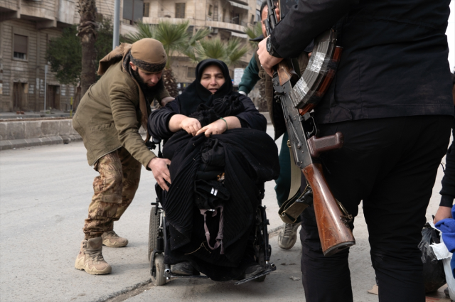 Suriye ordusu, Halep'te PKK/YPG işgalindeki bölgeye girmeye başladı