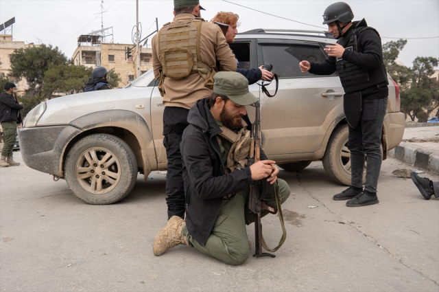 Suriye ordusu, Halep'te PKK/YPG işgalindeki bölgeye girmeye başladı