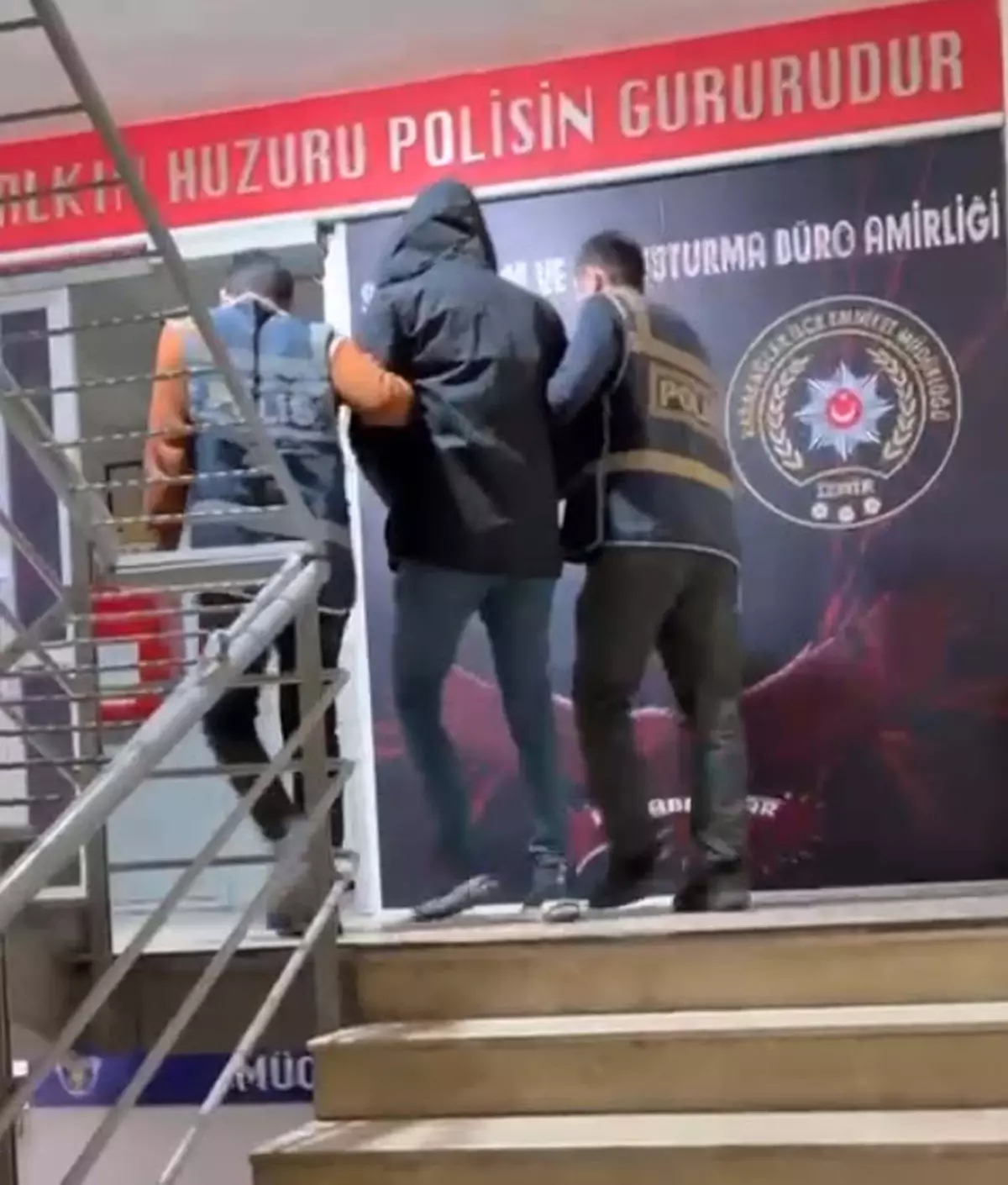 Peruklu Firari Hükümlü İzmir\'de Yakalandı