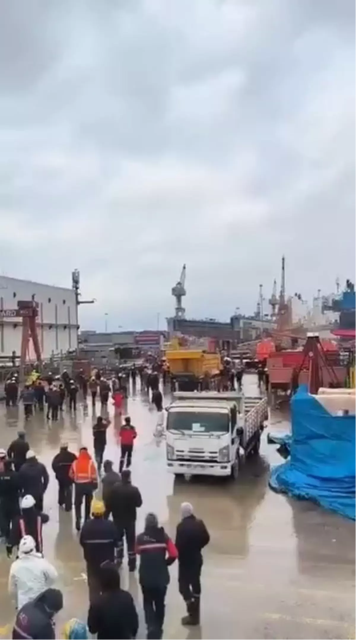 Tuzla\'da Vinç Devrildi