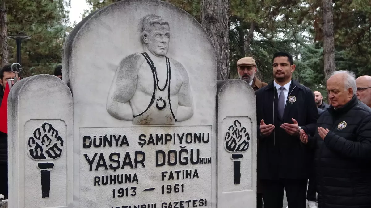 Yaşar Doğu, ölümünün 65\'inci yıl dönümünde mezarı başında anıldı
