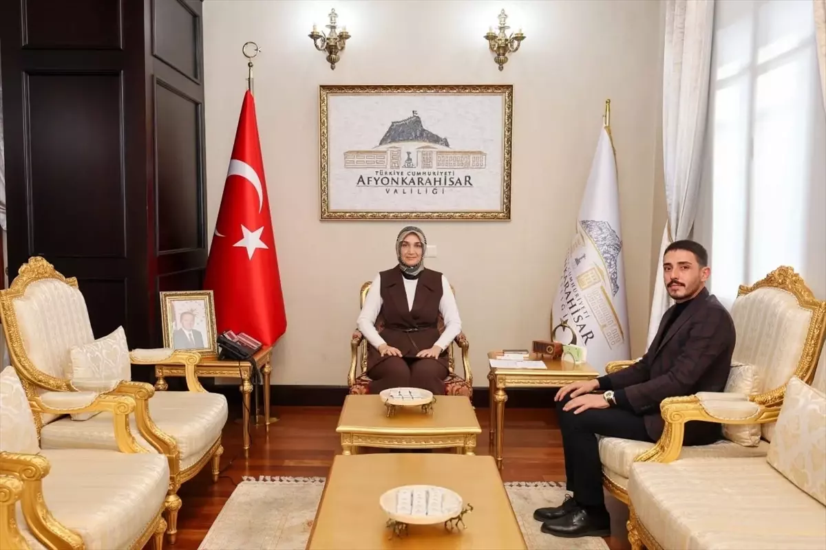 Vali Yiğitbaşı, Gençlik Konseyi Temsilcisi ile Buluştu